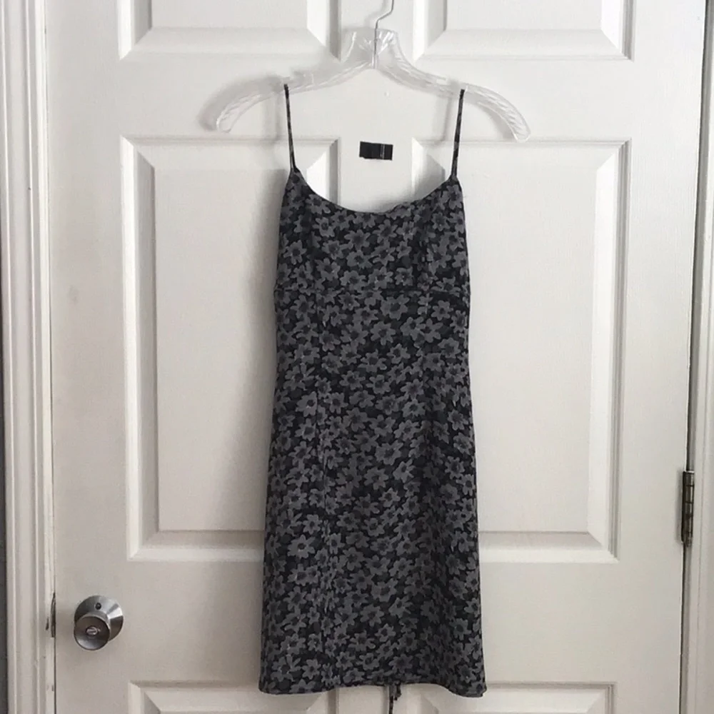 💥💥LABELLE💥💥. FLORAL DRESS - Picture 1 of 4
